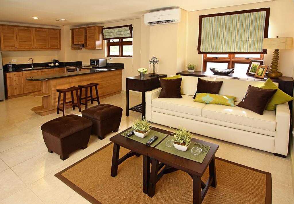 Crosswinds Resort Suites Tagaytay City Ngoại thất bức ảnh