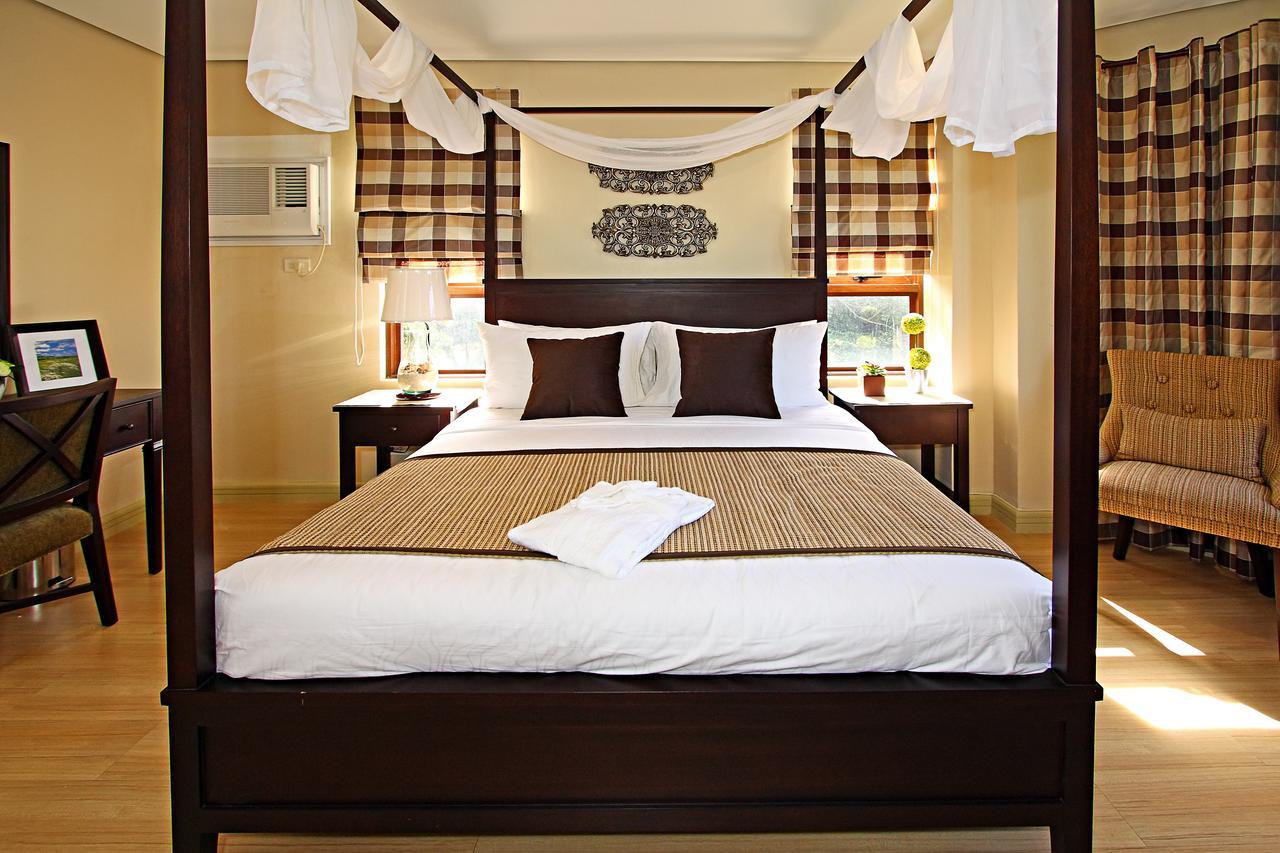 Crosswinds Resort Suites Tagaytay City Ngoại thất bức ảnh