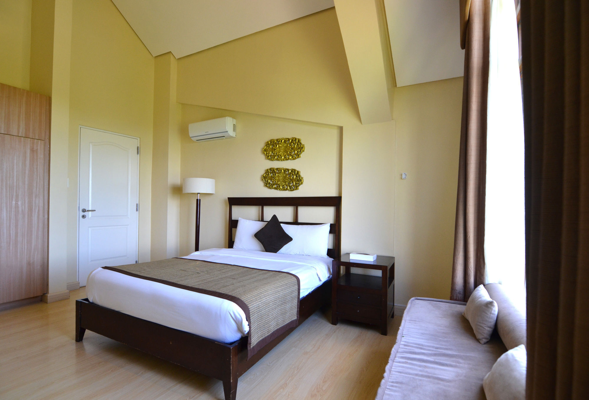 Crosswinds Resort Suites Tagaytay City Ngoại thất bức ảnh