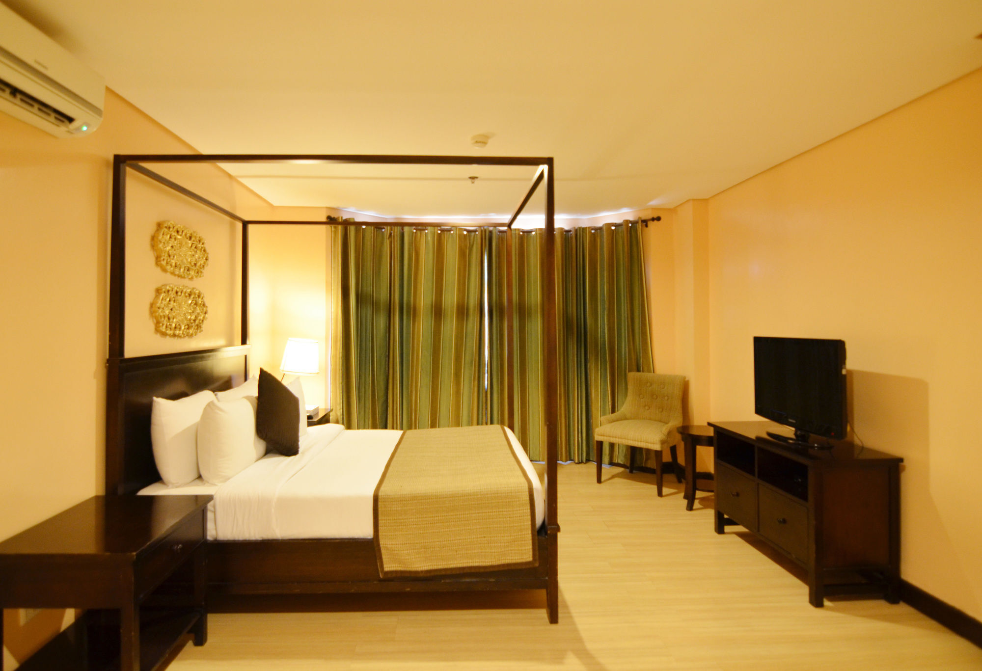 Crosswinds Resort Suites Tagaytay City Ngoại thất bức ảnh